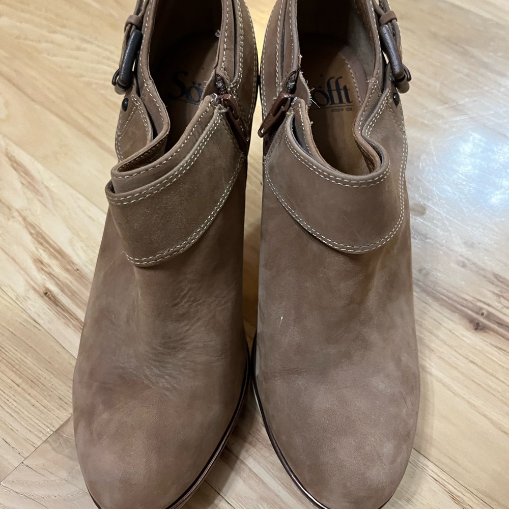 Sofft Stylish Tan Ankle Boots - Picture 5 of 6
